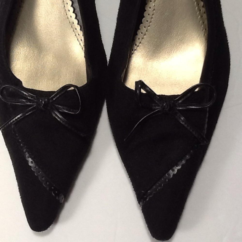 Predictions Black Pointy Toe Velvet Slingback Kitten‎ Heel Shoes